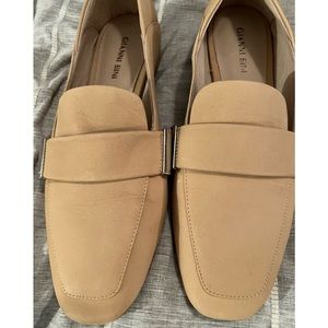 EUC Gianni Bini Flats.  Size 7.5. Tan.  Worn once maybe twice.